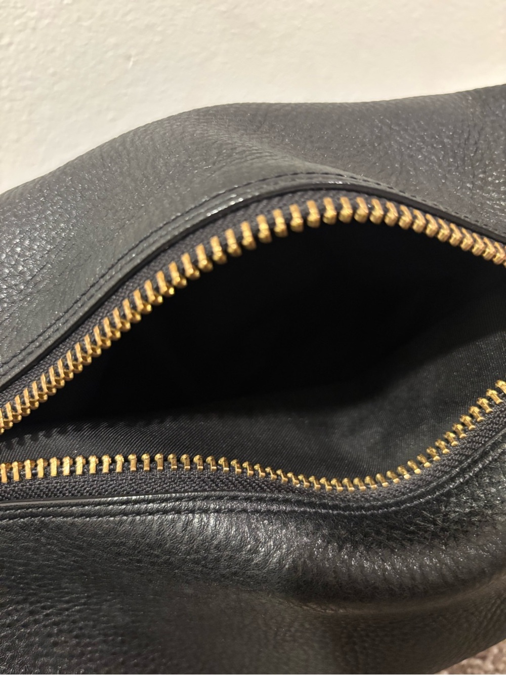 Fossil Maya Black Pebbled Leather Convertible Hobo Crossbody Bag Key Charm - Picture 3 of 7